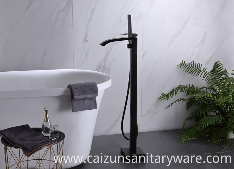 Orb Freestanding Bathtub Faucet